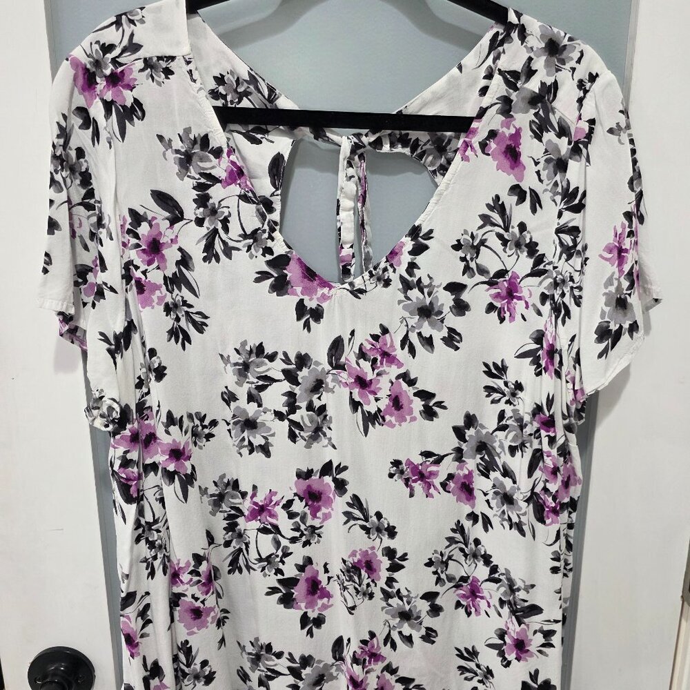 Torrid White‎ Floral Flutter Sleeve Blouse – Size 2 Plus – Tie Back Detail Top